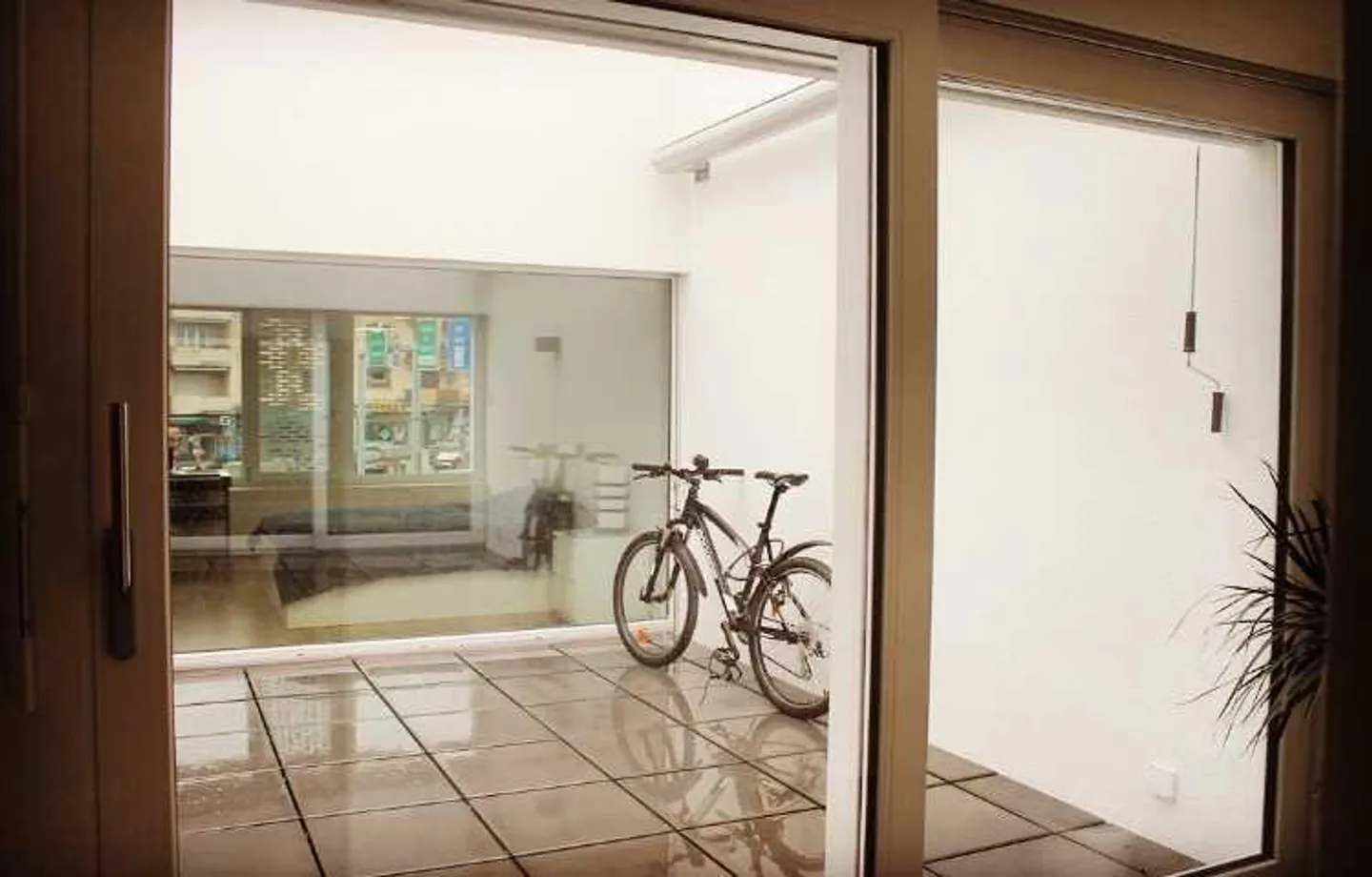 Appartement loft spacieux idéalement situé - Photo 4 sur 8