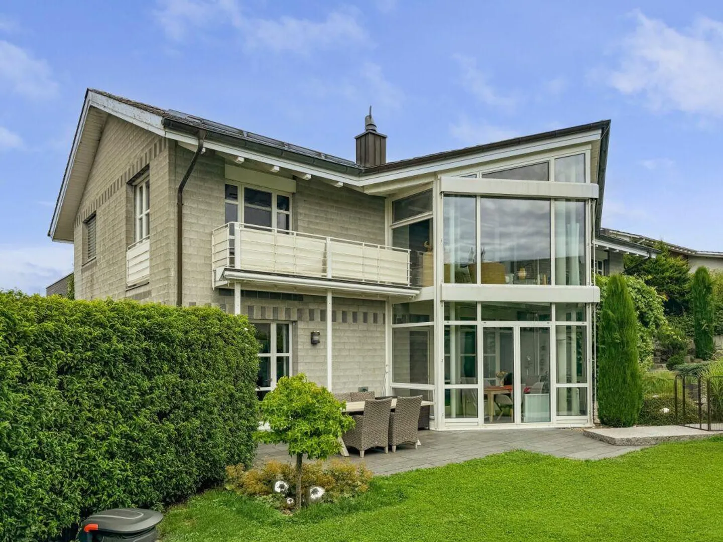 Living & Feeling Good - 6.5-Room Dream House with Garden Paradise in Bu... - Photo 8 of 12