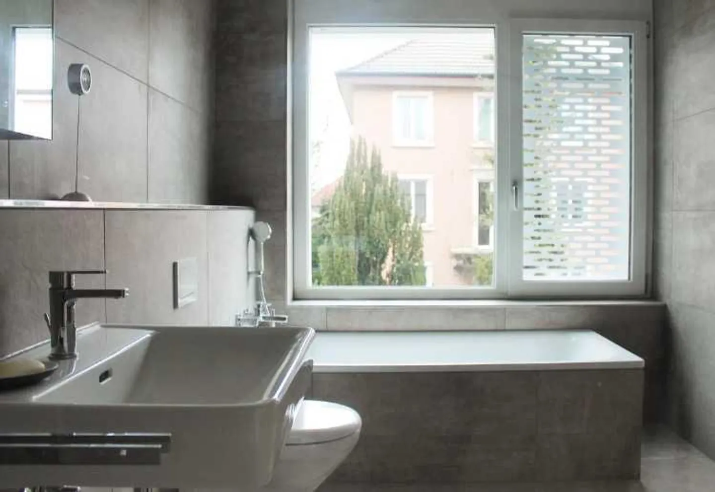 Appartement loft spacieux idéalement situé - Photo 7 sur 8