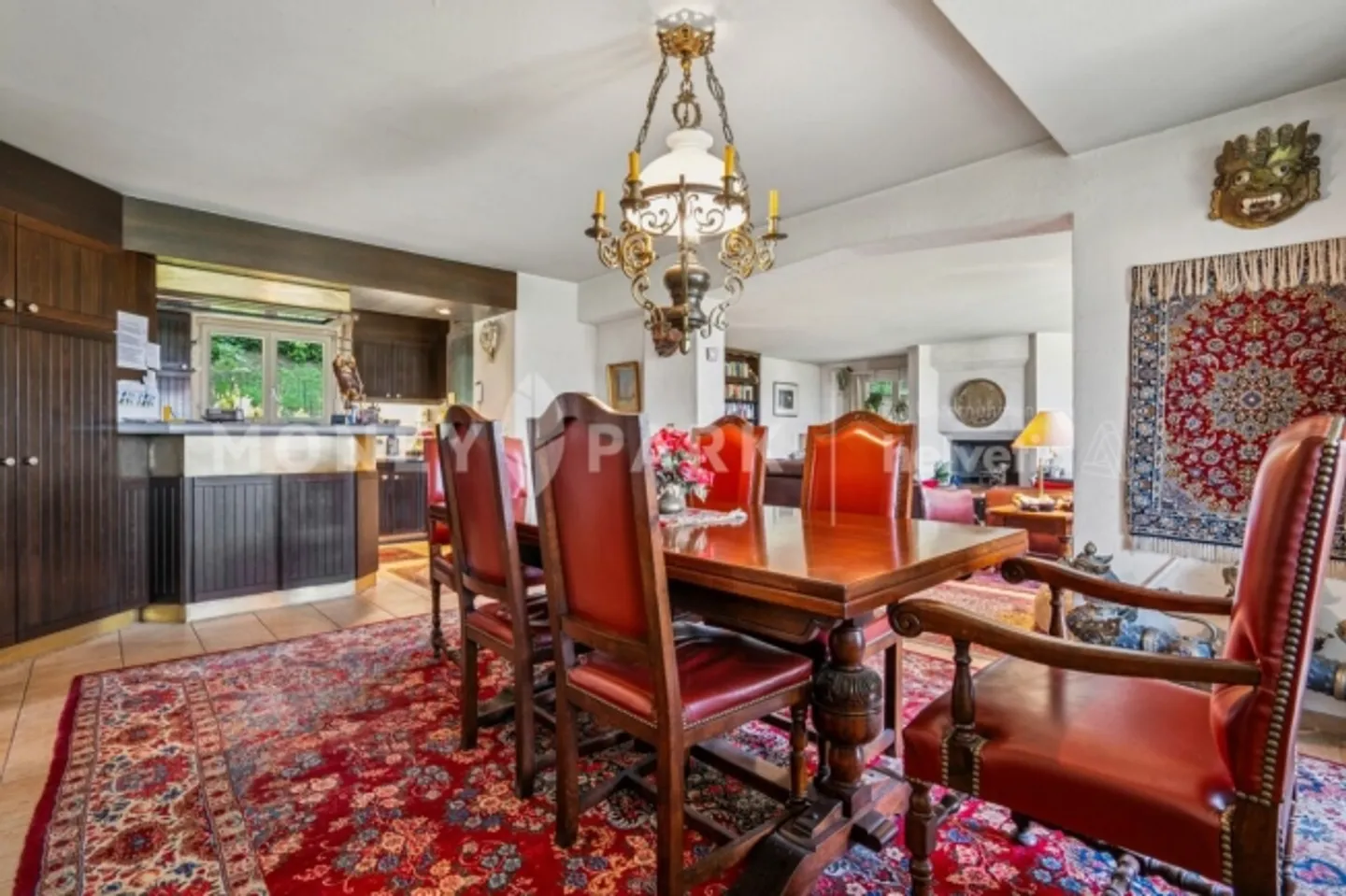 Ampia casa unifamiliare con appartamento indipendente in un ambiente naturale - Foto 3 di 13