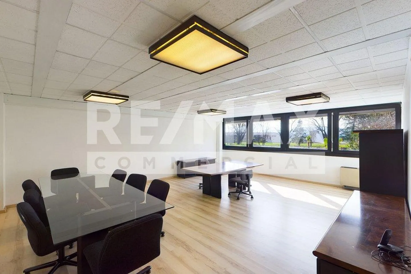 ESPACE COMMERCIAL AVEC BUREAUX ET ENTREPÔT - Photo 5 sur 13