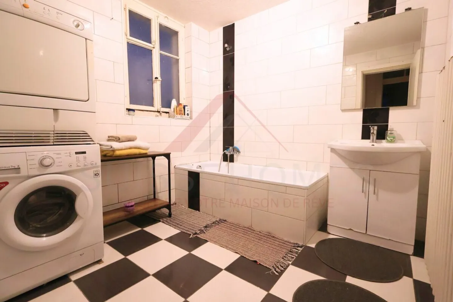 Maison spacieuse et lumineuse avec jardin et équipements de haute qualité - Photo 21 sur 22