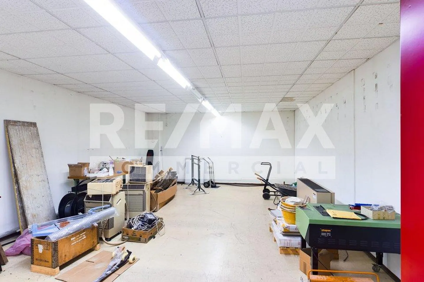 ESPACE COMMERCIAL AVEC BUREAUX ET ENTREPÔT - Photo 12 sur 13