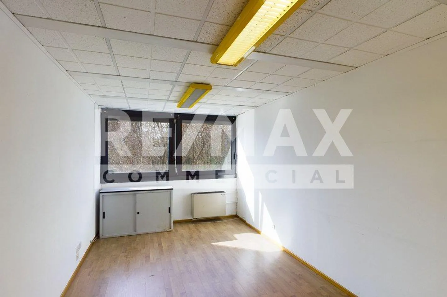 ESPACE COMMERCIAL AVEC BUREAUX ET ENTREPÔT - Photo 13 sur 13