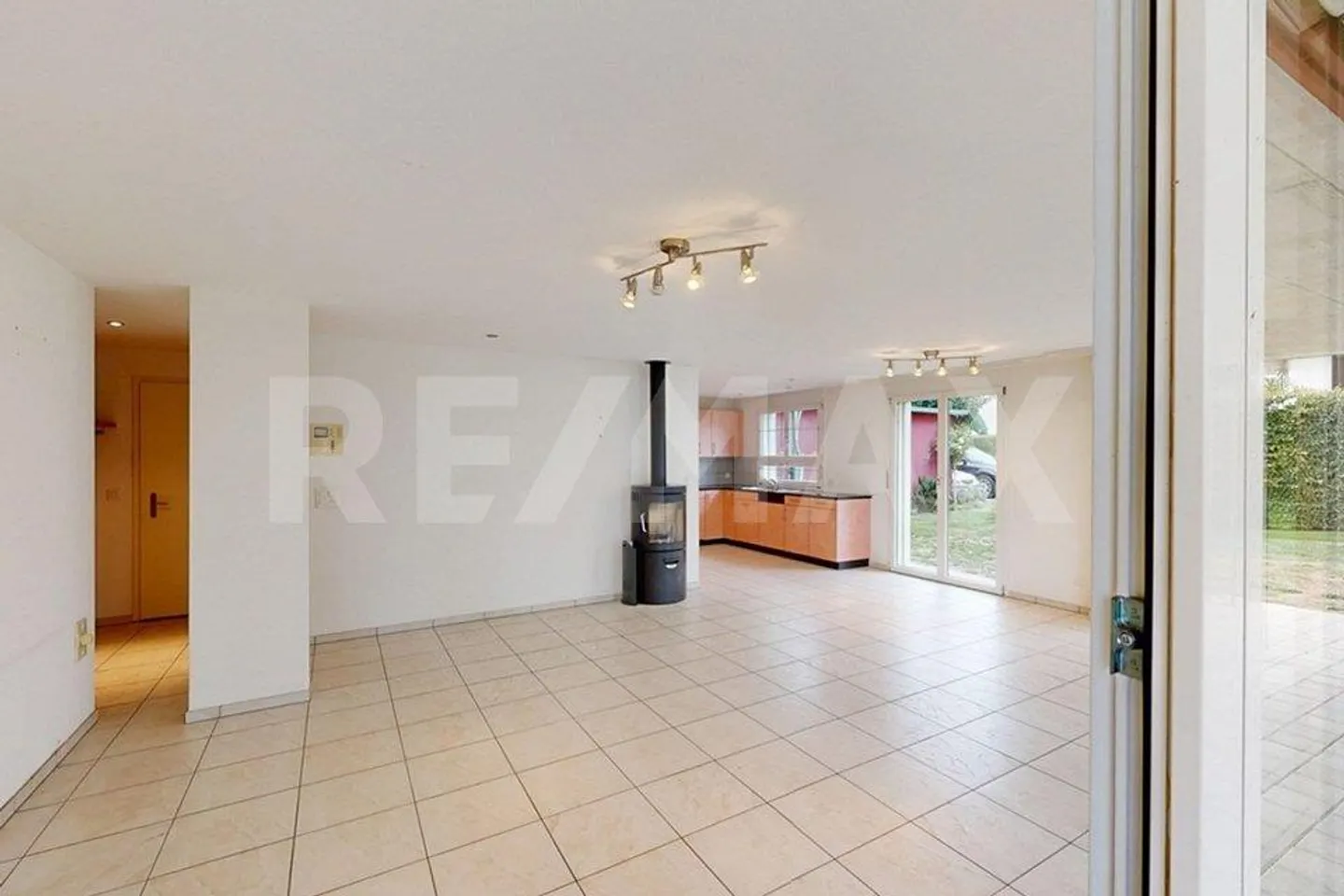 Appartement de jardin 5.5 pièces avec vue imprenable à Ufhusen - Photo 5 sur 13