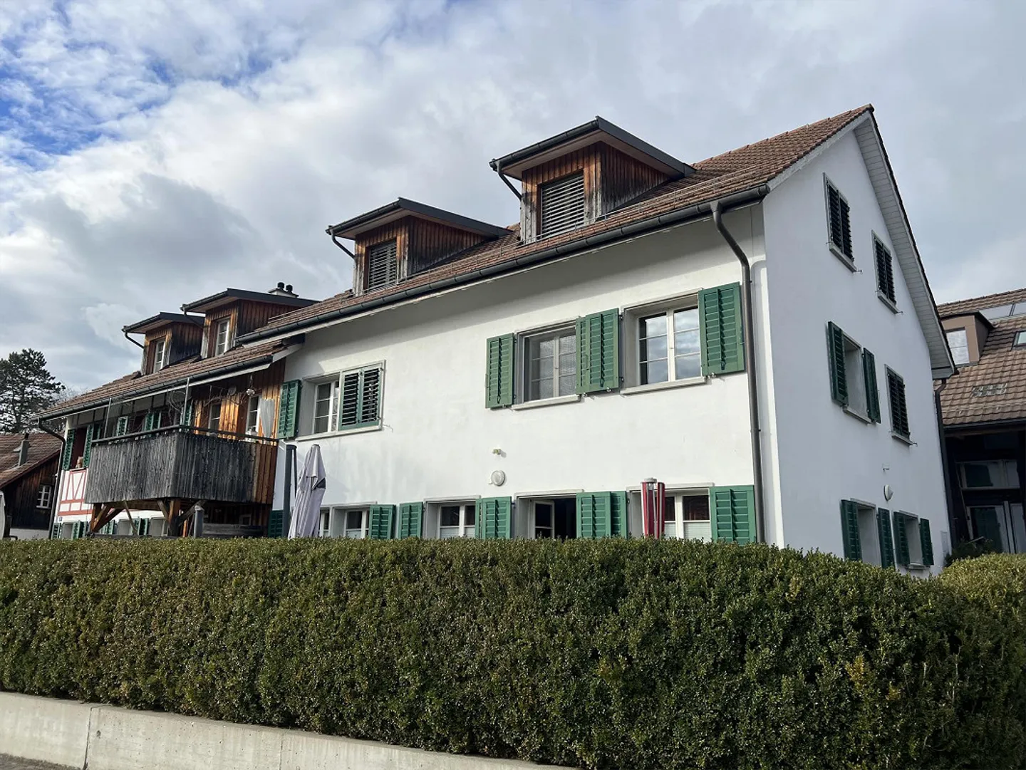 Ampia casa unifamiliare di 6,5 stanze con giardino - Foto 1 di 28