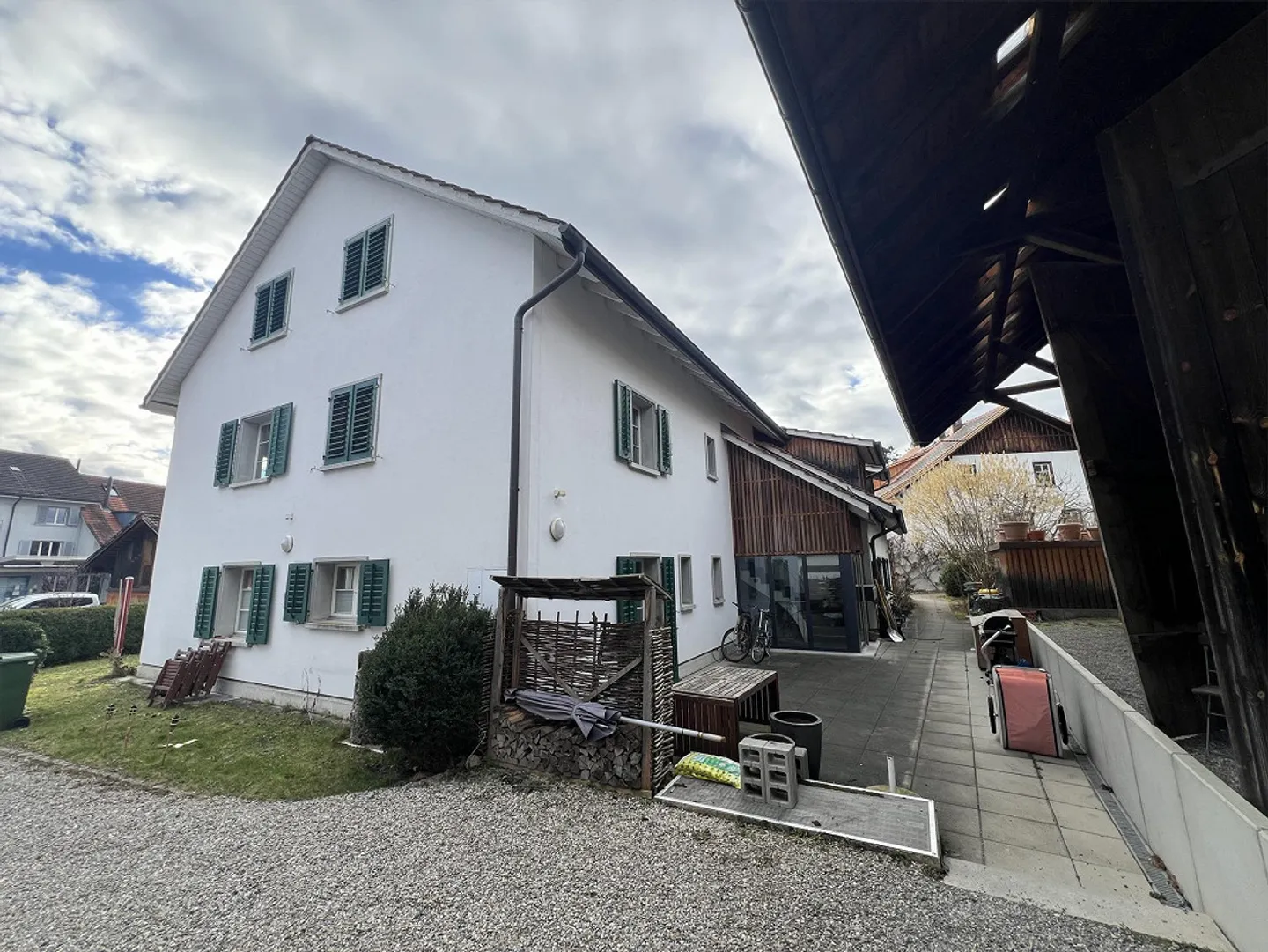 Ampia casa unifamiliare di 6,5 stanze con giardino - Foto 2 di 28