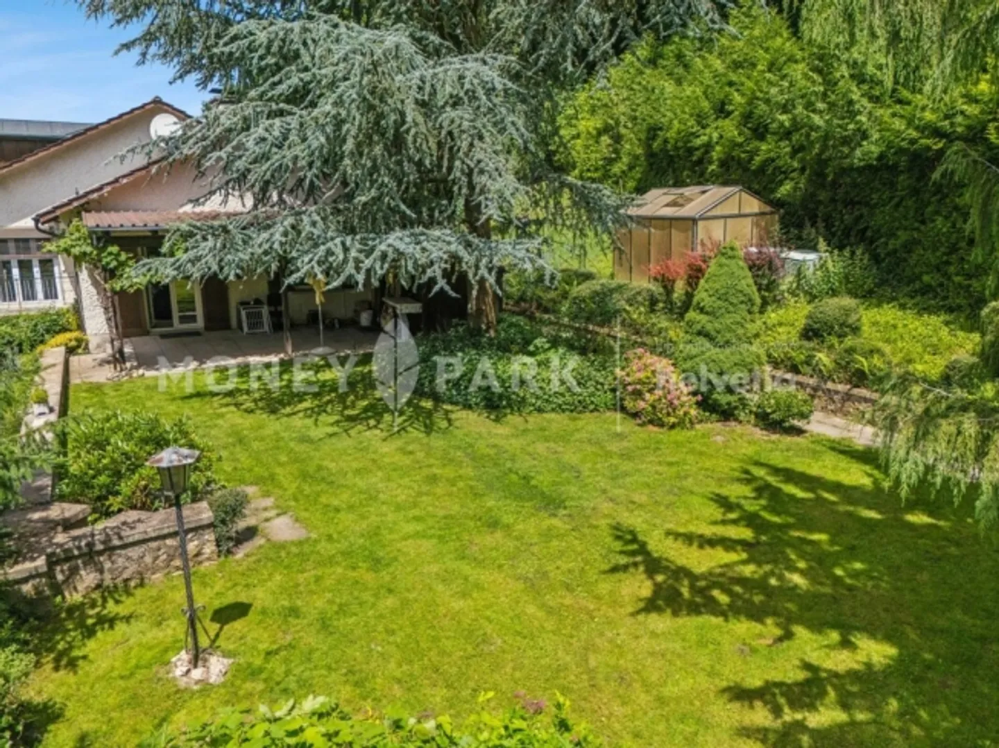 Ampia casa unifamiliare con appartamento indipendente in un ambiente naturale - Foto 10 di 13