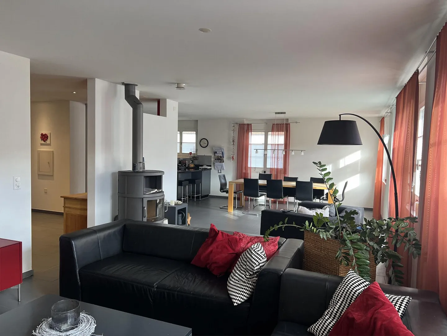 Ampia casa unifamiliare di 6,5 stanze con giardino - Foto 3 di 28