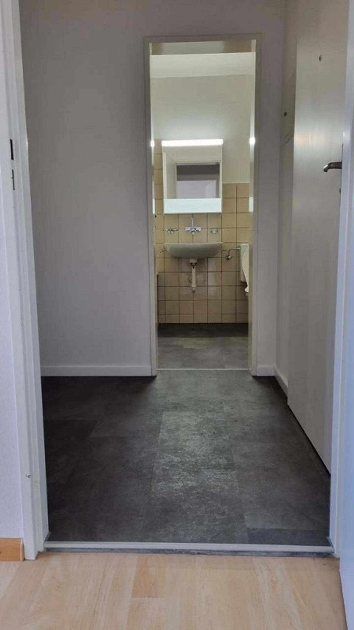 Cozy 2-room apartment in the border area - Photo 4 of 9