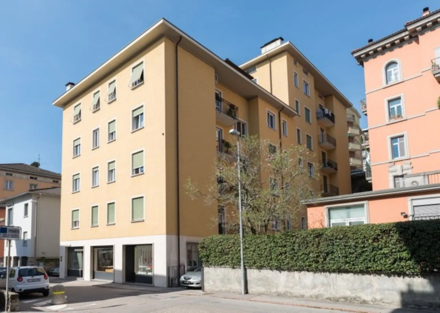 For rent, two steps from the center of Lugano, renovated 3.5-room apartment - Photo 1 of 6