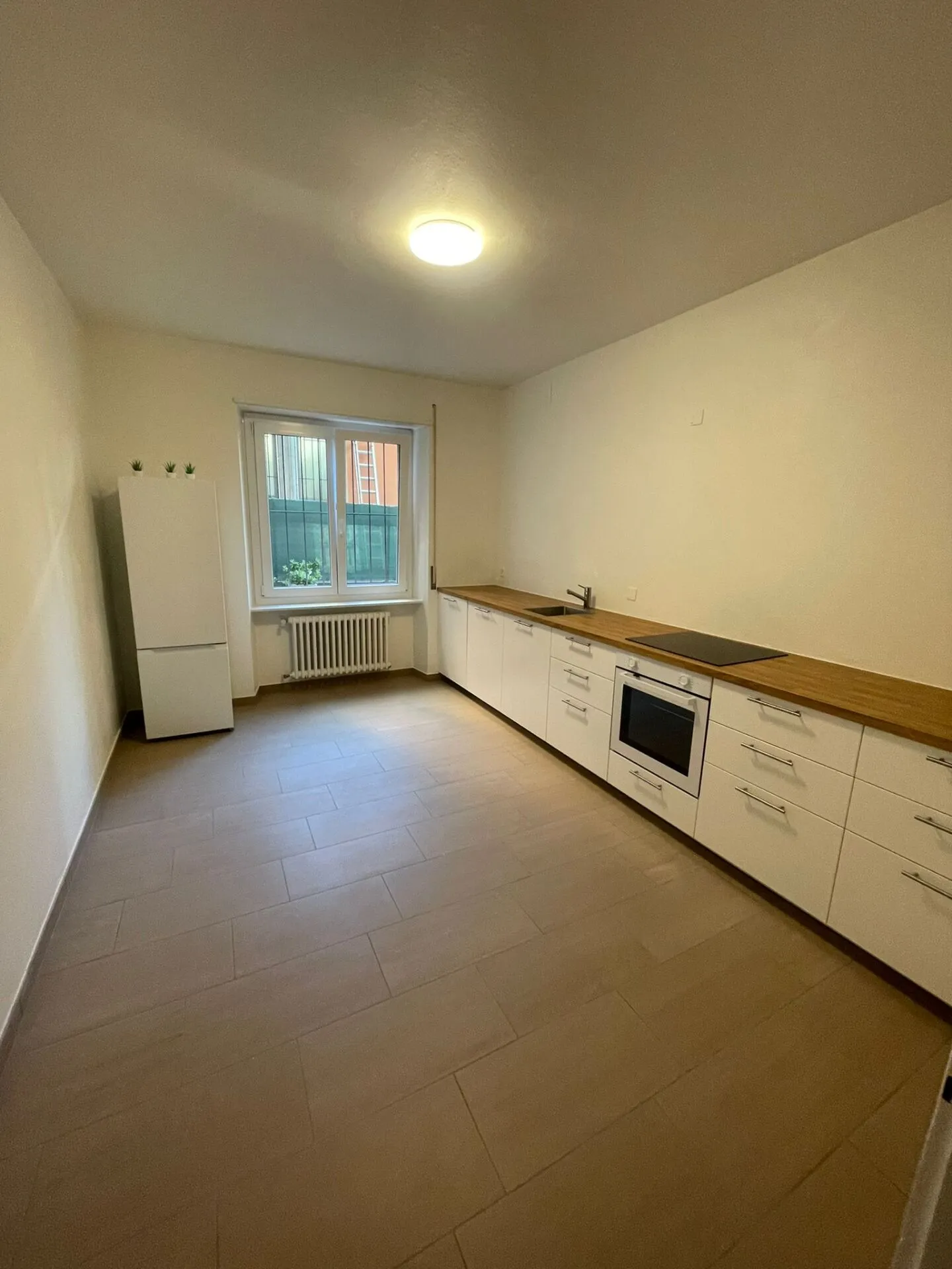 For rent, two steps from the center of Lugano, renovated 3.5-room apartment - Photo 2 of 6