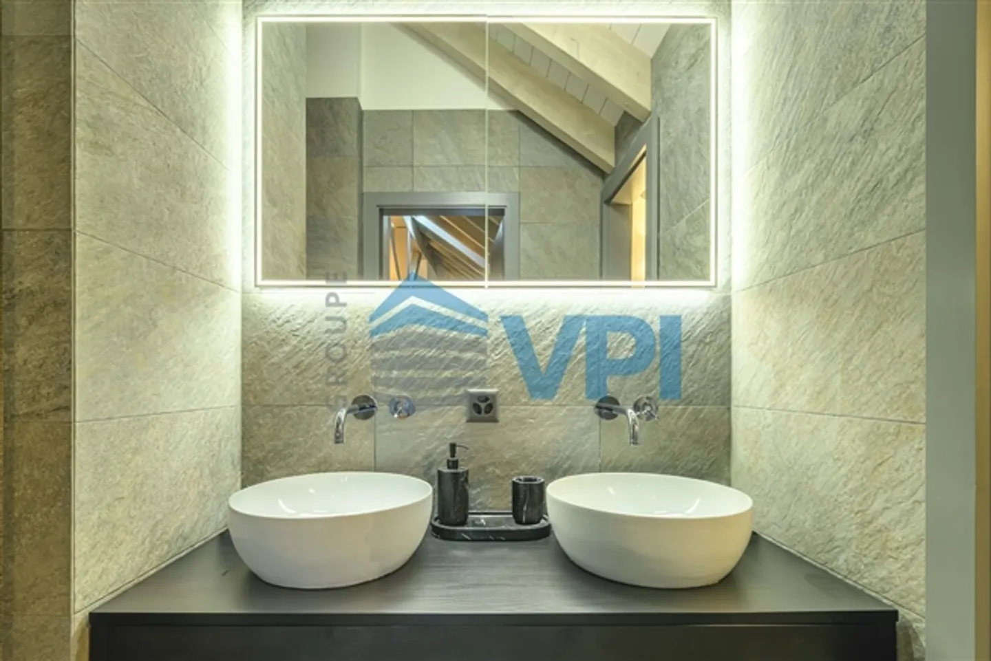 Appartement en duplex de 5,5 pièces entièrement rénové - Photo 5 sur 5