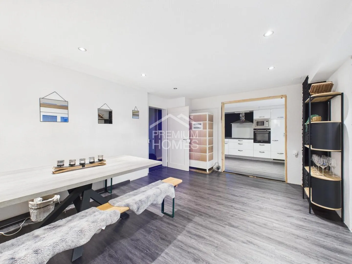 Spacious Family Home with Garden - Photo 3 of 10