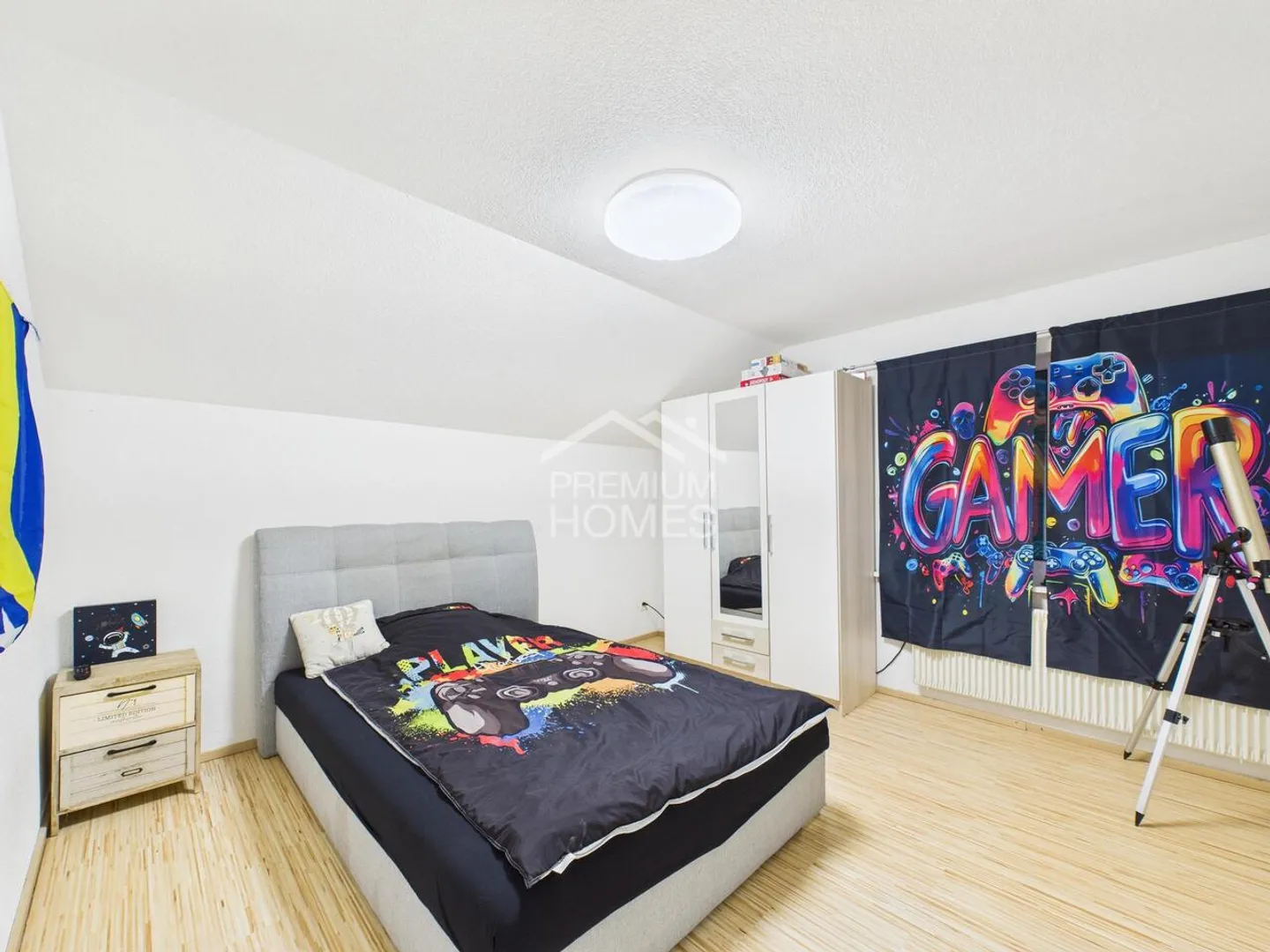 Spacious Family Home with Garden - Photo 7 of 10