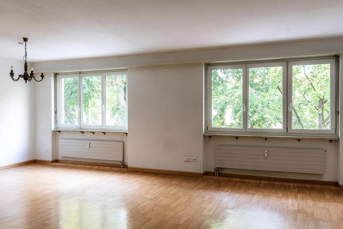 Spacious, centrally located city apartment with design potential - Photo 4 of 12
