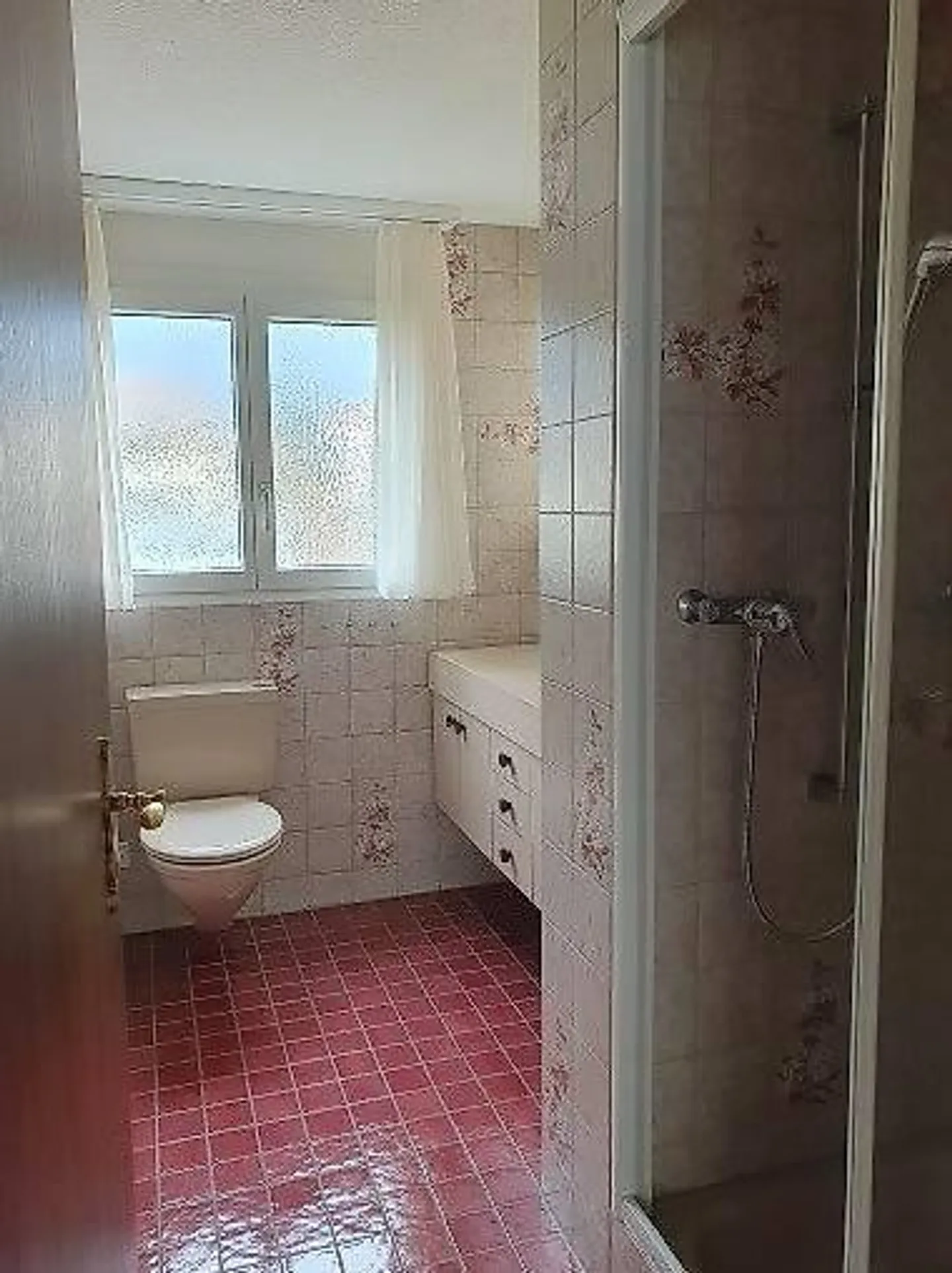 Friendly 2.5 room apartment (1st floor) in a 3-family house - Photo 3 of 3