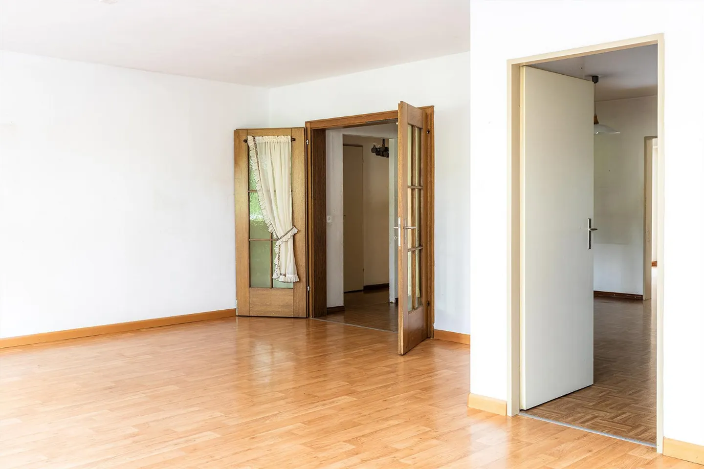 Spacious, centrally located city apartment with design potential - Photo 5 of 12