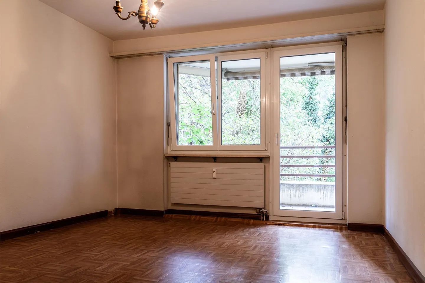 Spacious, centrally located city apartment with design potential - Photo 7 of 12