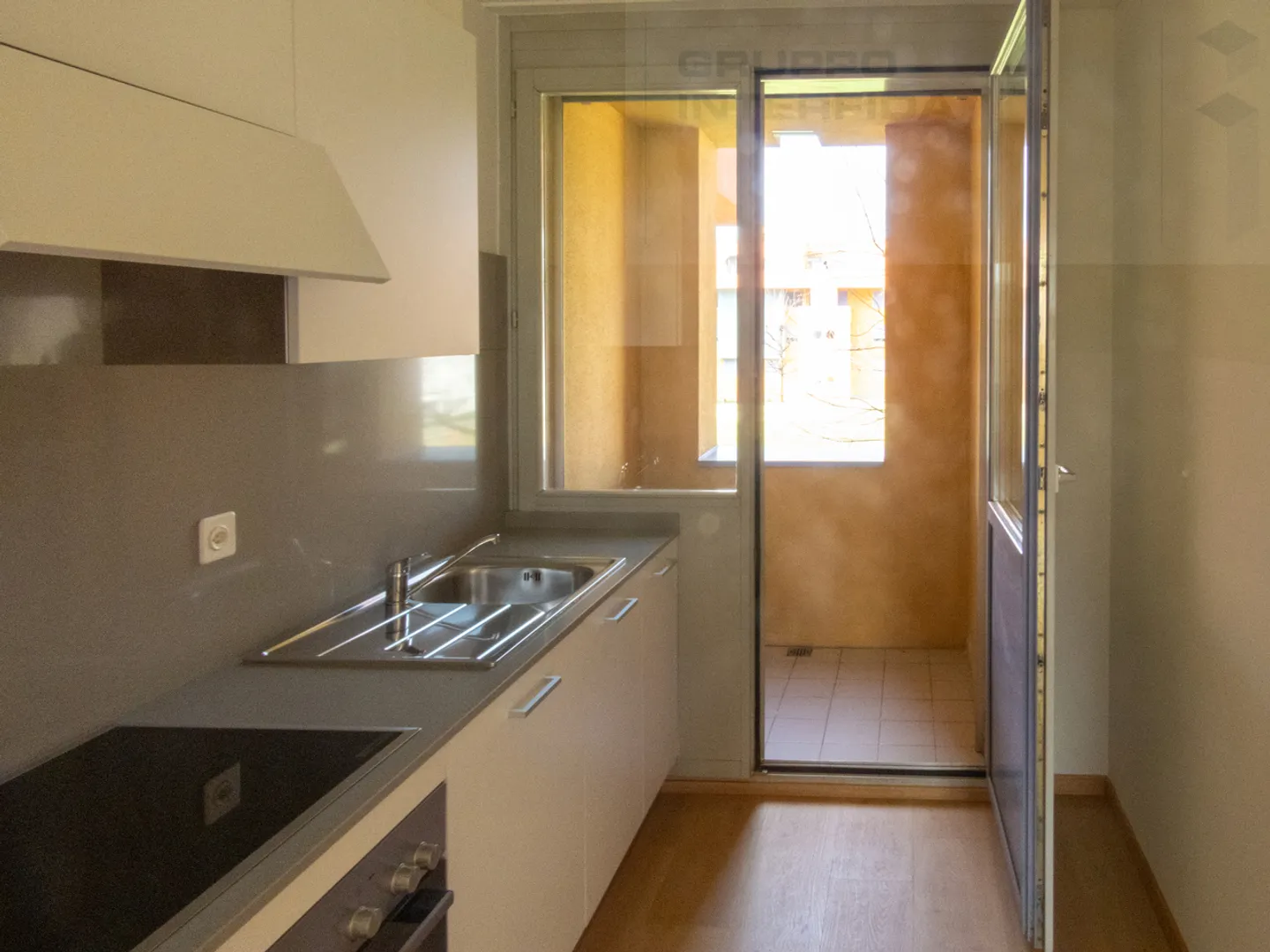 SPACIOUS AND MODERN 3.5-ROOM APARTMENT - Photo 2 of 12