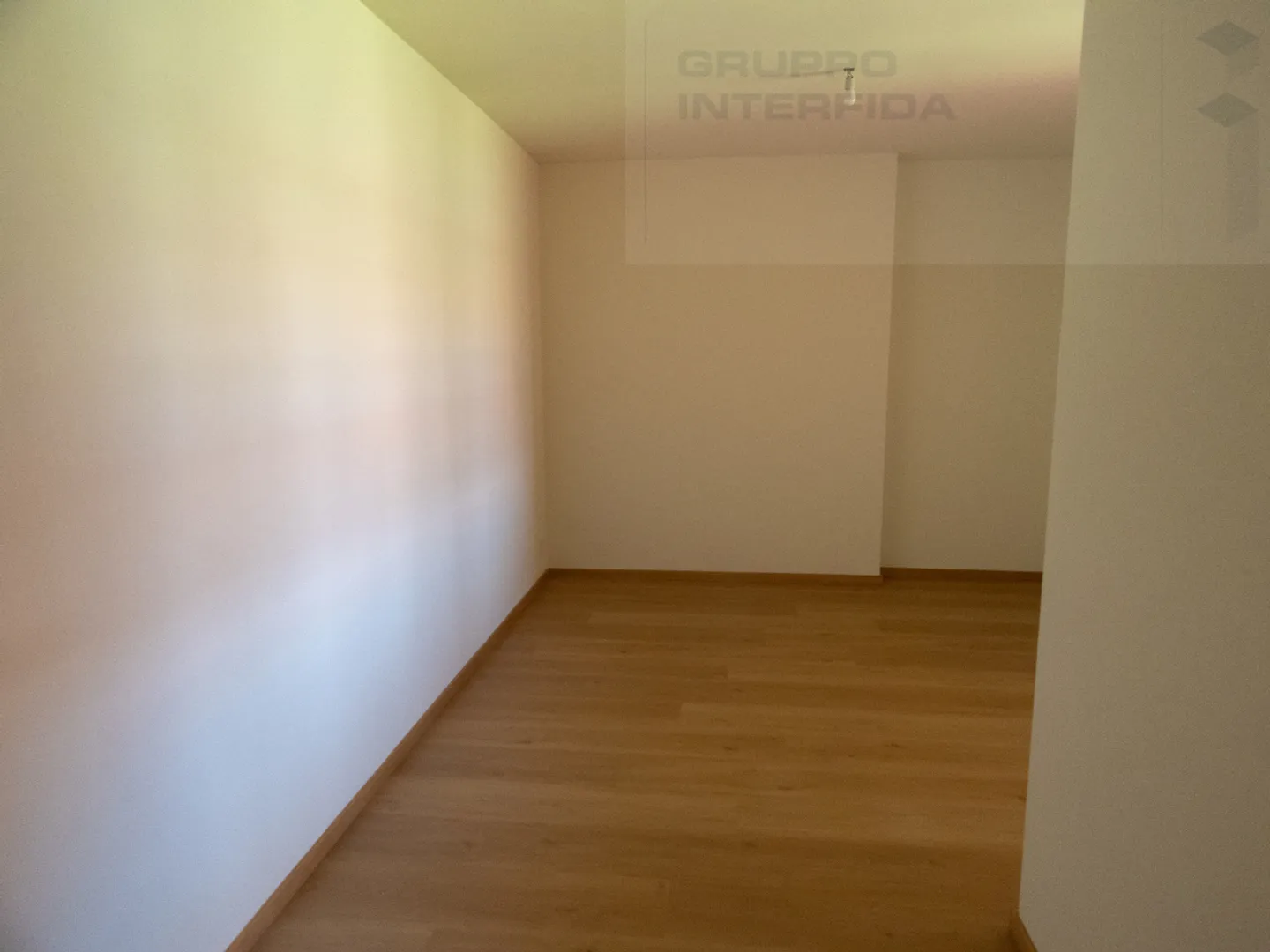 SPACIOUS AND MODERN 3.5-ROOM APARTMENT - Photo 10 of 12