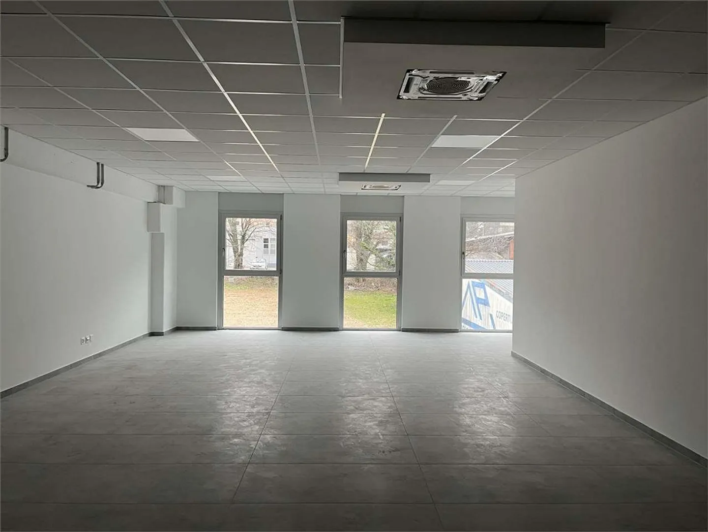 LUGANO BARBENGO: MODERN OFFICE WITH PARKING SPACES - Photo 3 of 3