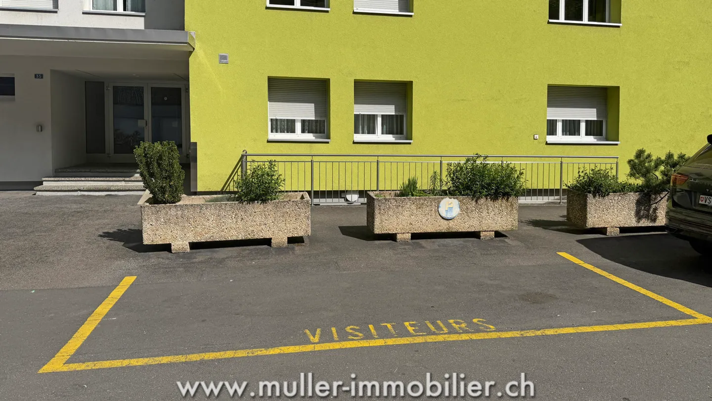 Renovierte 3,5-Zimmer-Wohnung mit Balkon in Monthey - Foto 10 von 12