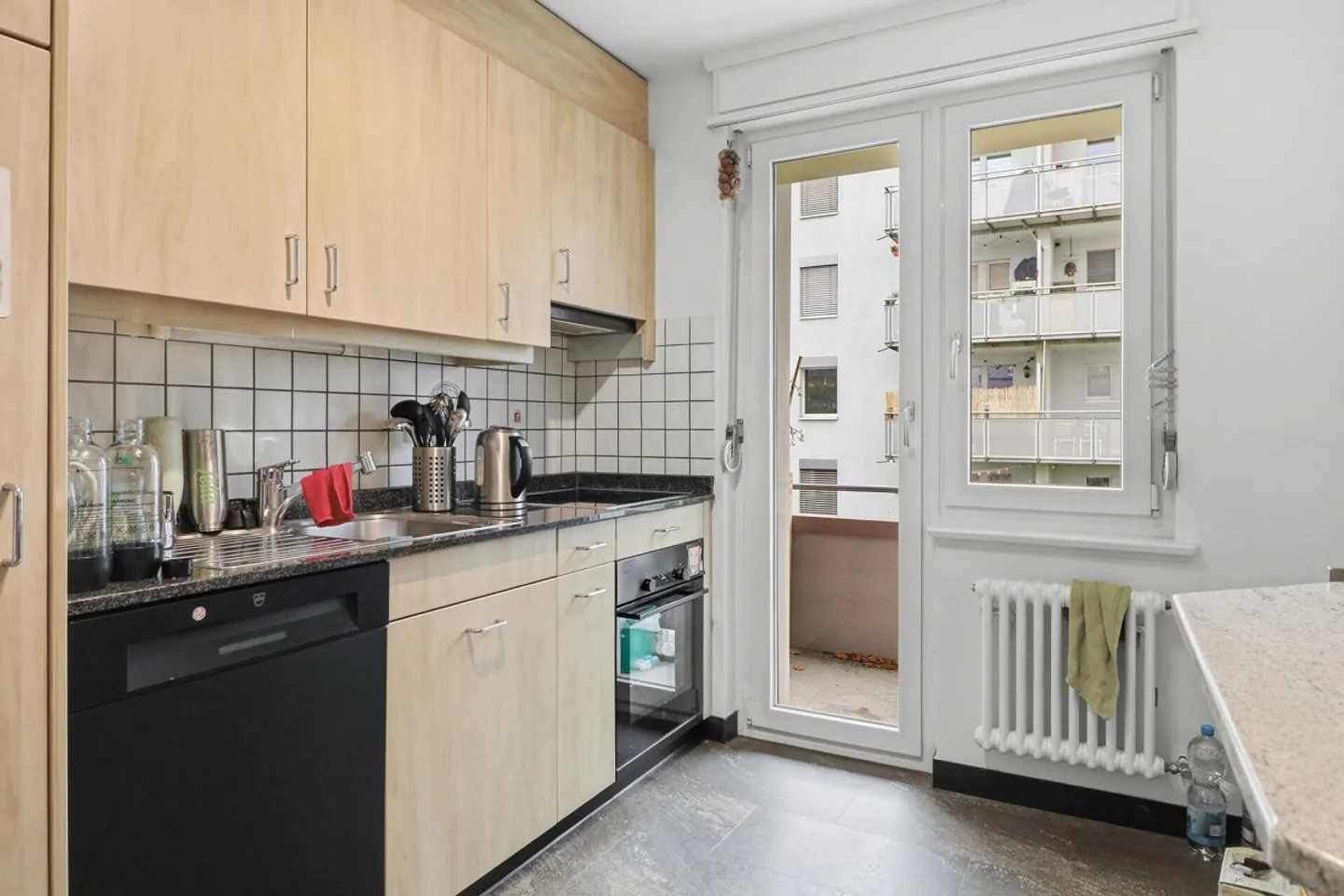 Beautiful 4-room apartment in a central location in Spiez - Photo 2 of 8