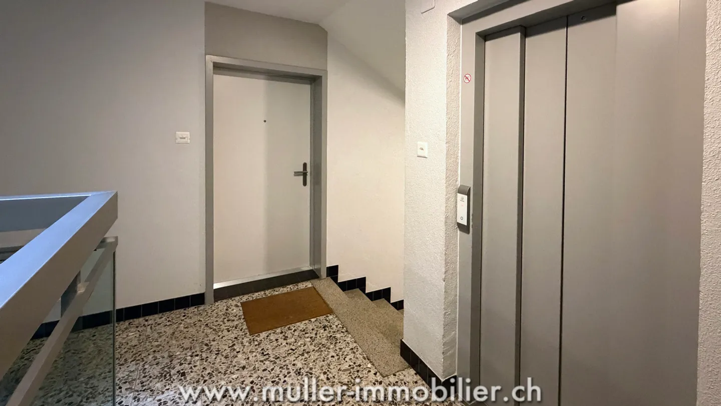 Renovierte 3,5-Zimmer-Wohnung mit Balkon in Monthey - Foto 7 von 12