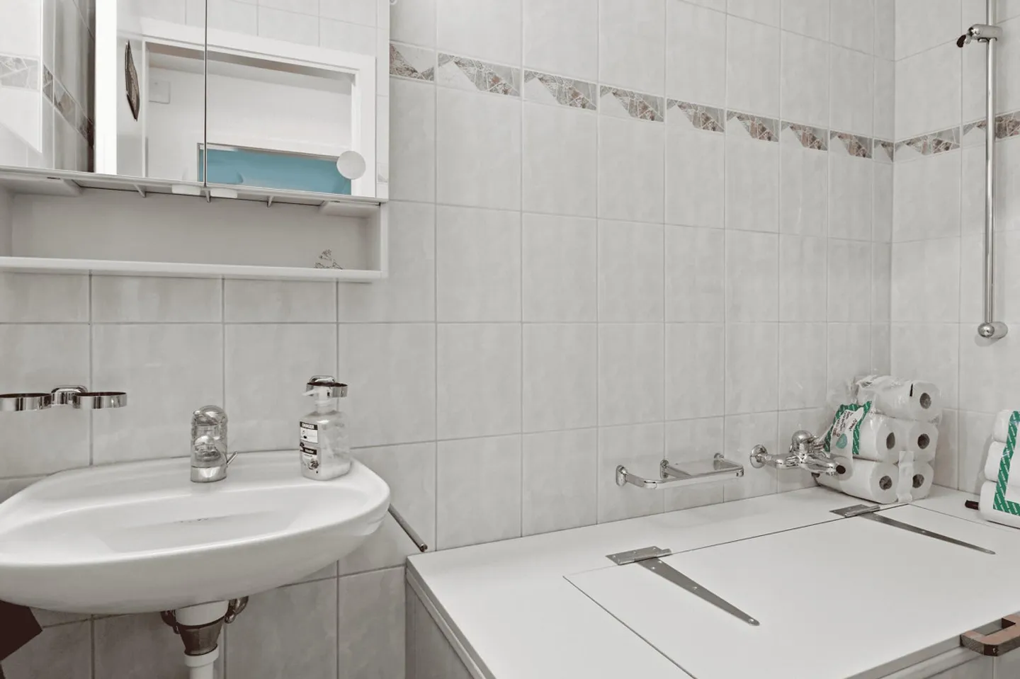 Beautiful 4-room apartment in a central location in Spiez - Photo 3 of 8