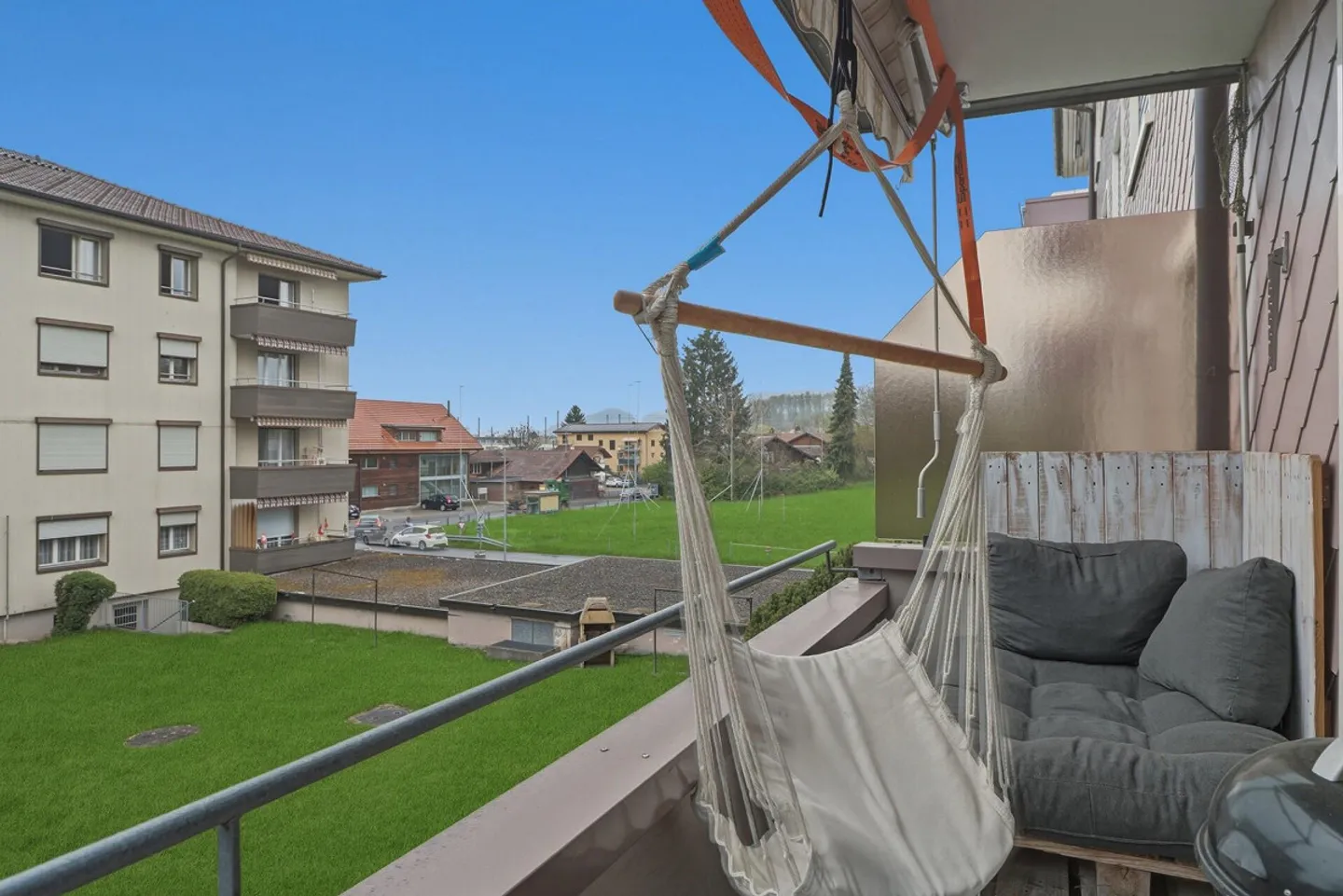 Beautiful 4-room apartment in a central location in Spiez - Photo 7 of 8