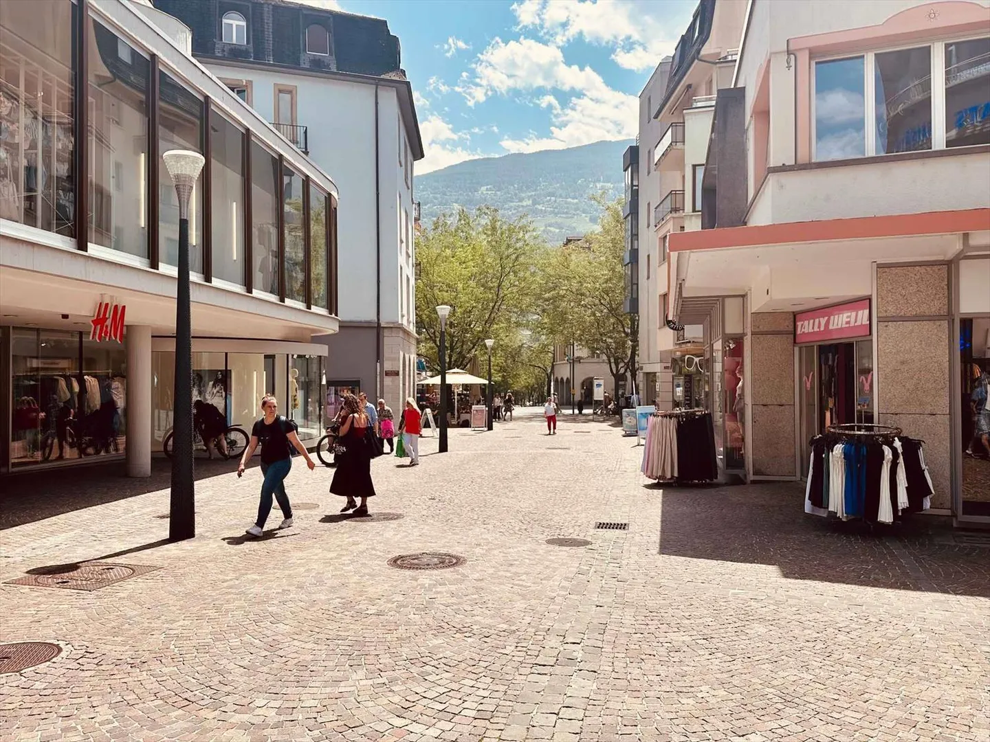 Magnifica arcade di 450 m2 in affitto nel centro iper di Sion - Foto 2 di 2