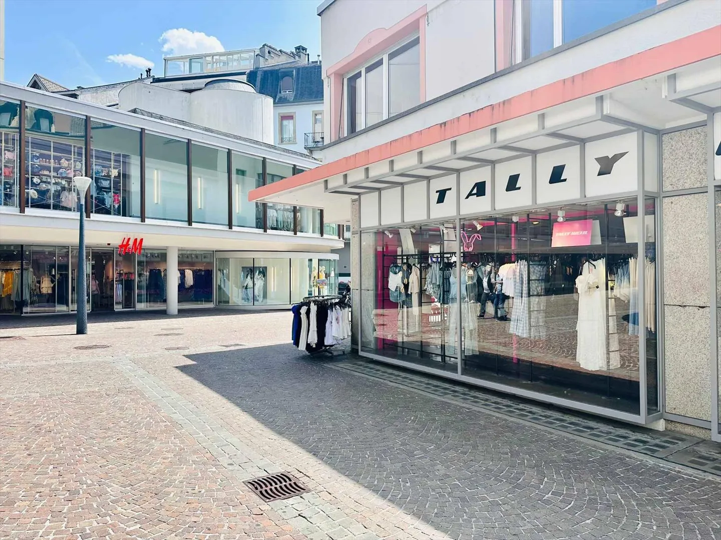 Magnifica arcade di 450 m2 in affitto nel centro iper di Sion - Foto 1 di 2