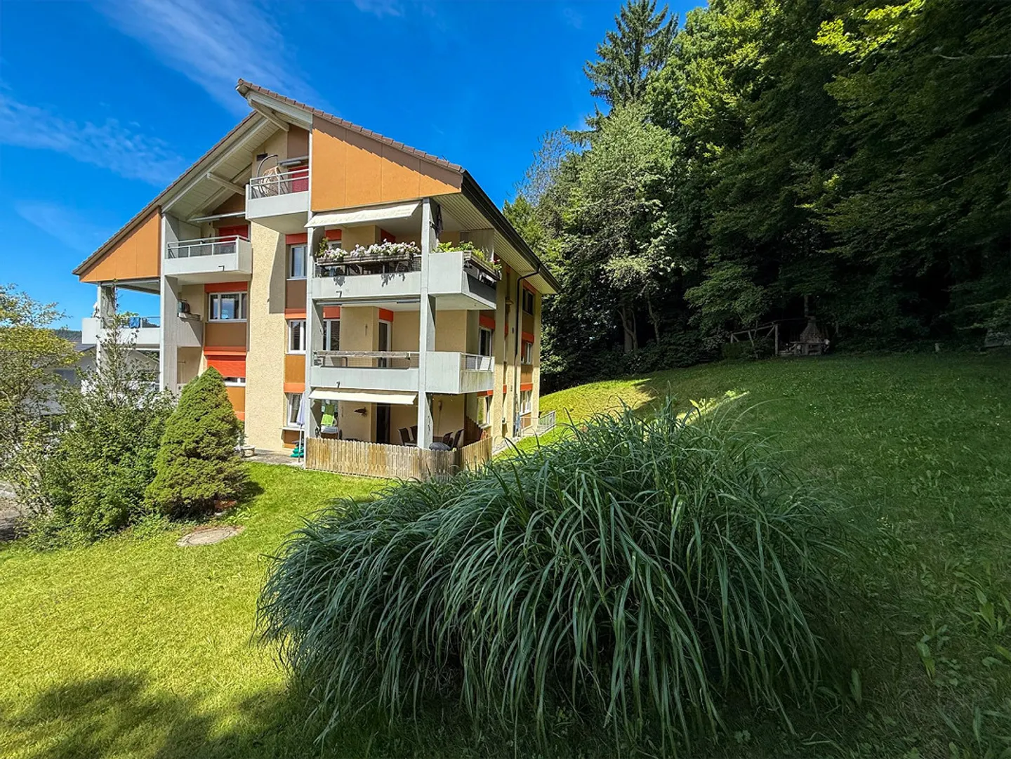 Large 4.5-Room Attic Apartment in a Quiet Location - Photo 1 of 14