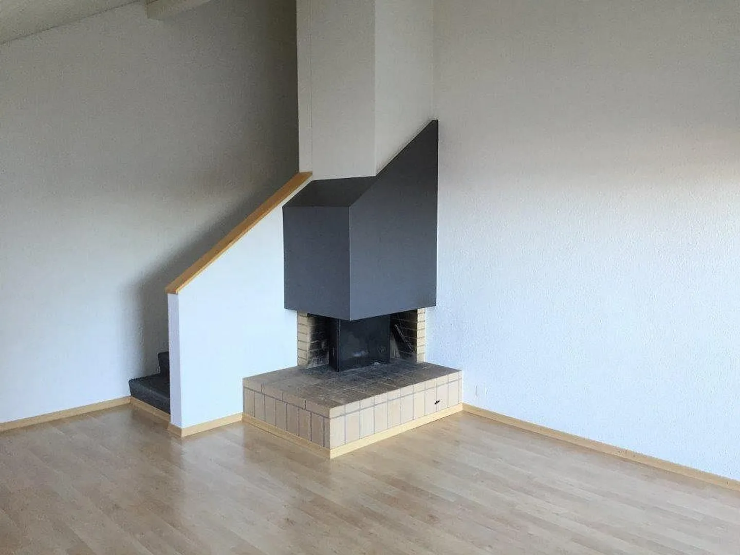 Large 4.5-Room Attic Apartment in a Quiet Location - Photo 6 of 14