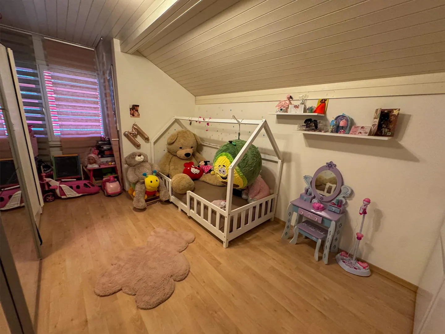 Large 4.5-Room Attic Apartment in a Quiet Location - Photo 9 of 14