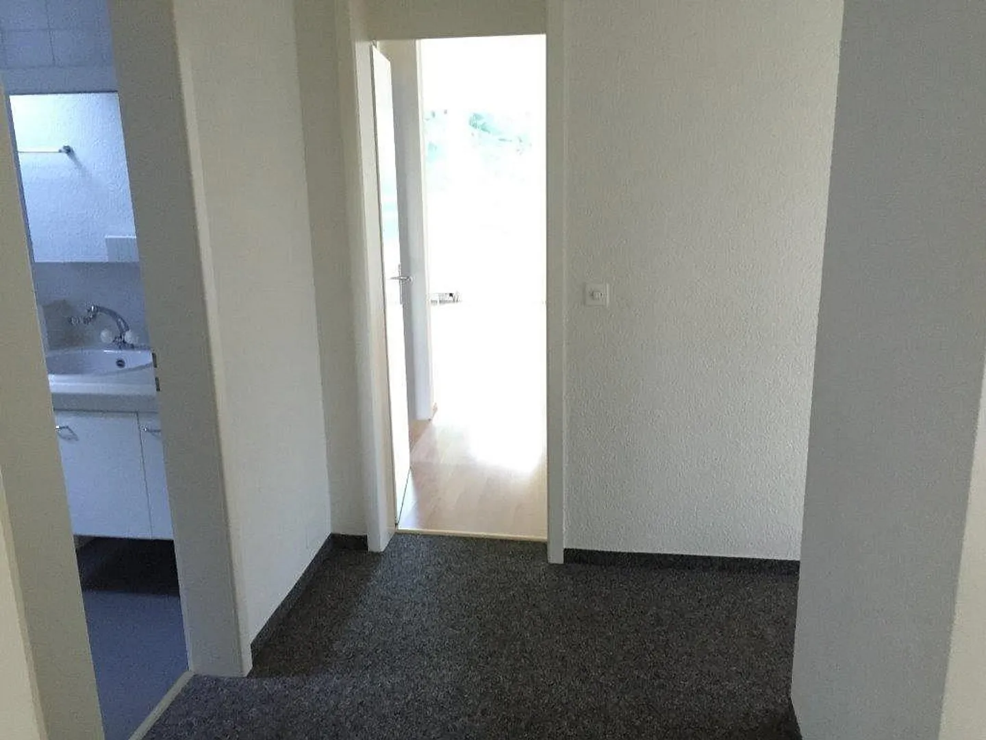 Large 4.5-Room Attic Apartment in a Quiet Location - Photo 10 of 14