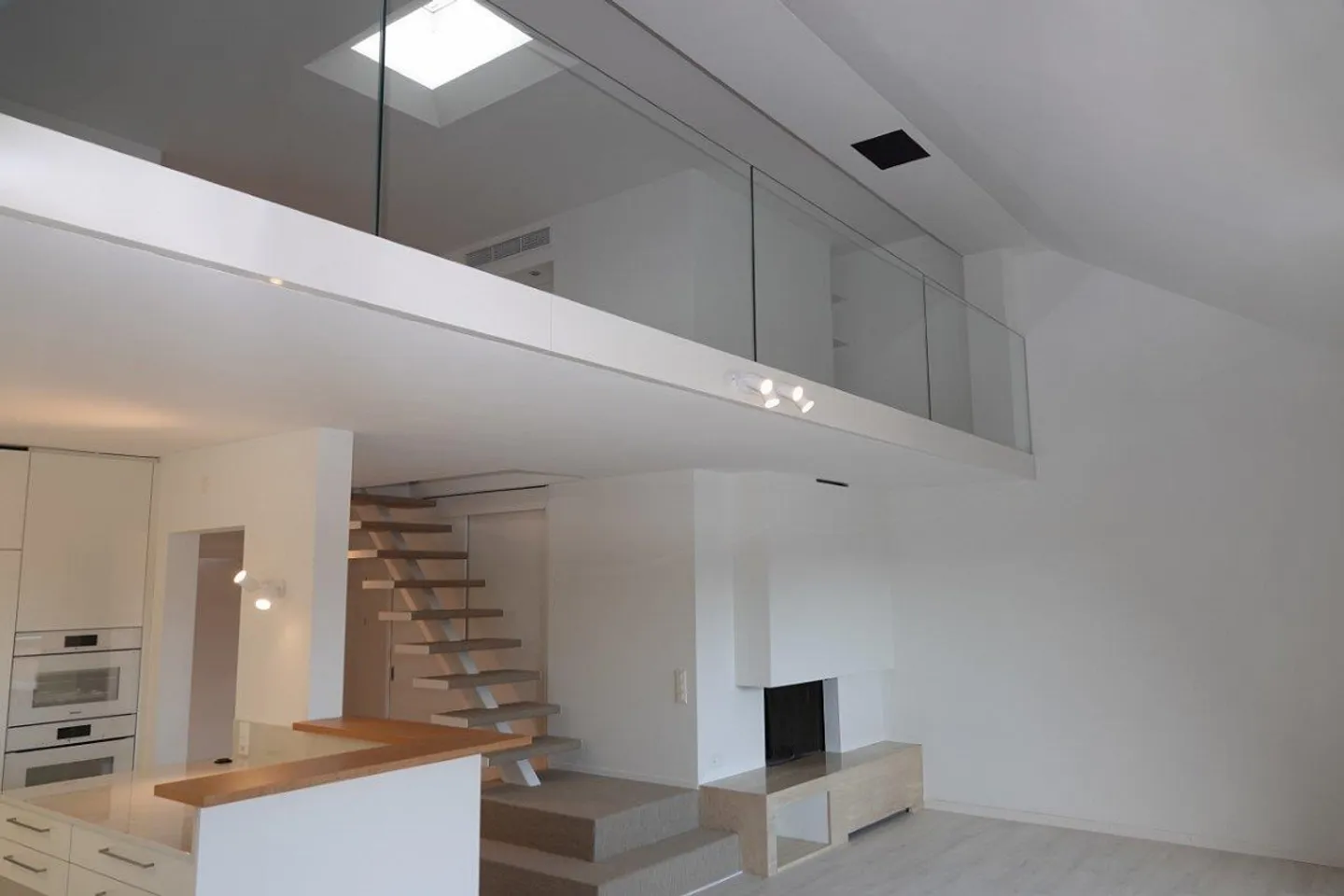 Grande, tranquilla e centralmente situata maisonette attico - Foto 1 di 18