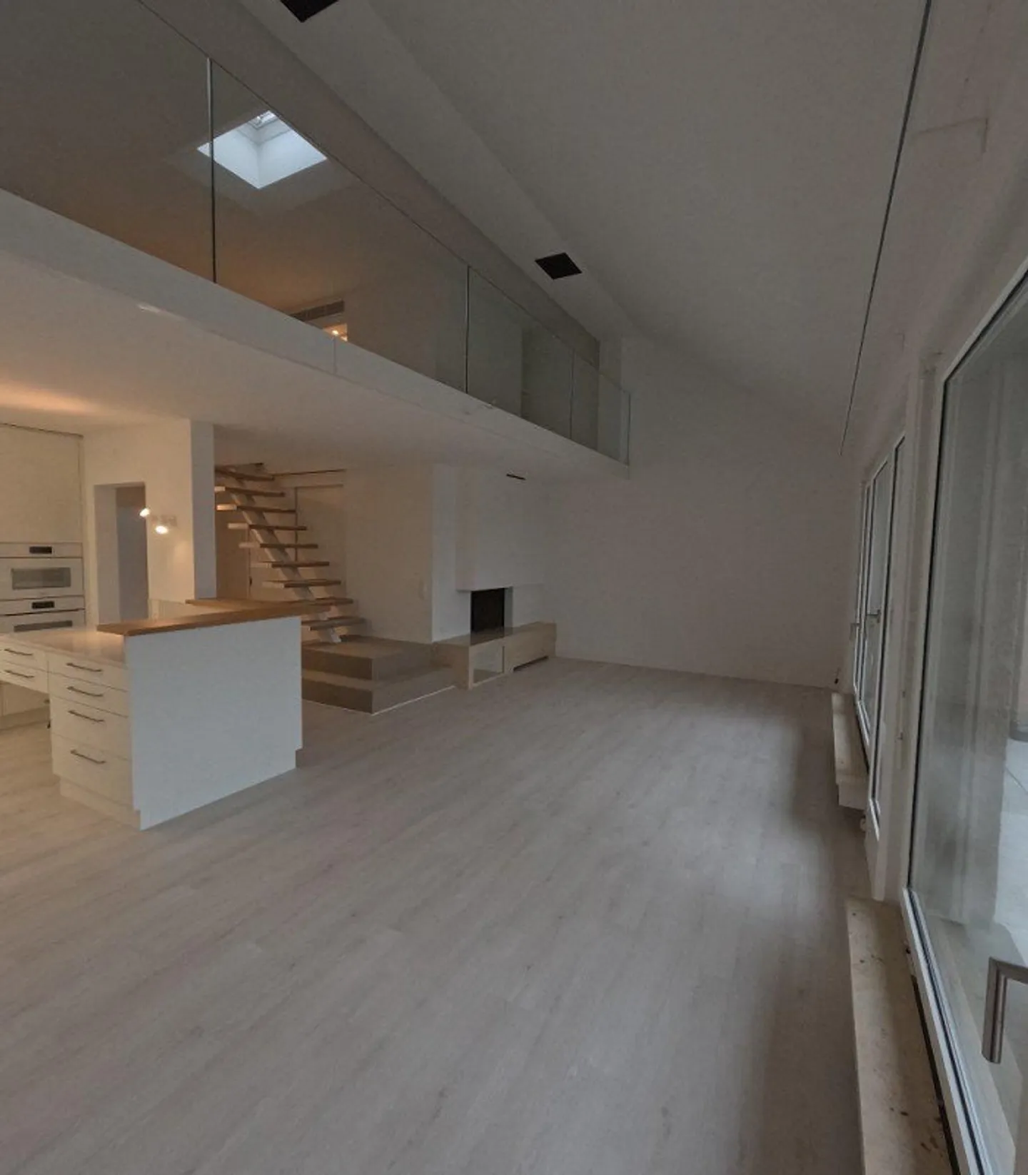 Grande, tranquilla e centralmente situata maisonette attico - Foto 2 di 18