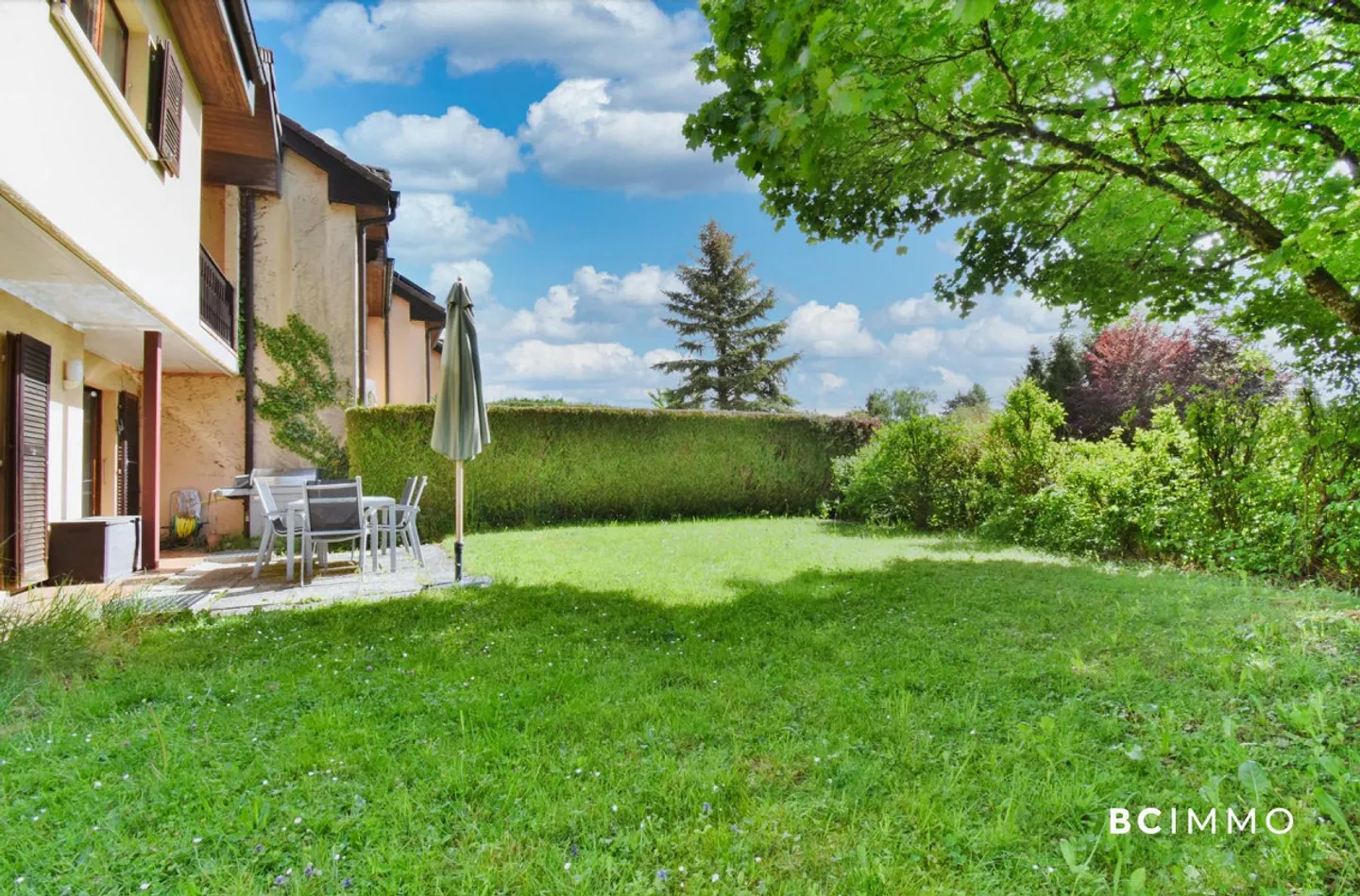 Elegant adjoining villa with garden and beautiful volumes at the gates of ... - Photo 6 of 9