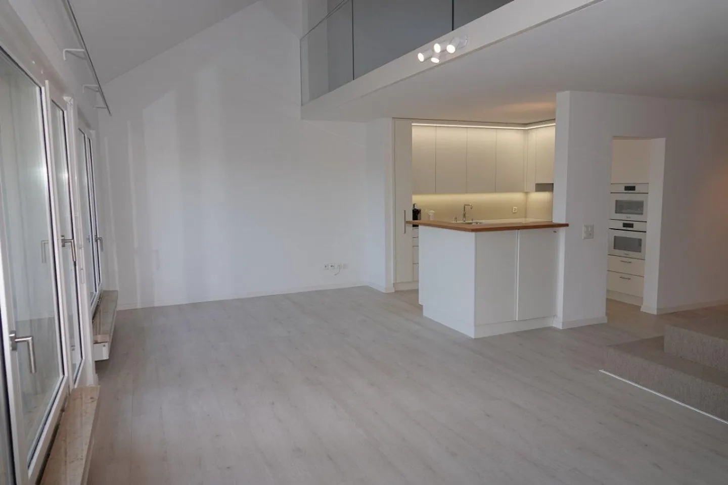 Grande, tranquilla e centralmente situata maisonette attico - Foto 4 di 18