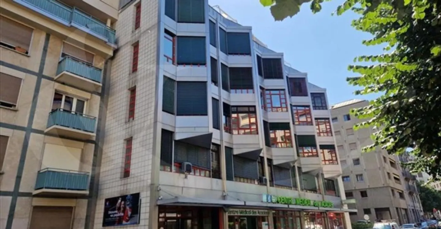 Immeuble mixte à louer - Photo 2 sur 2