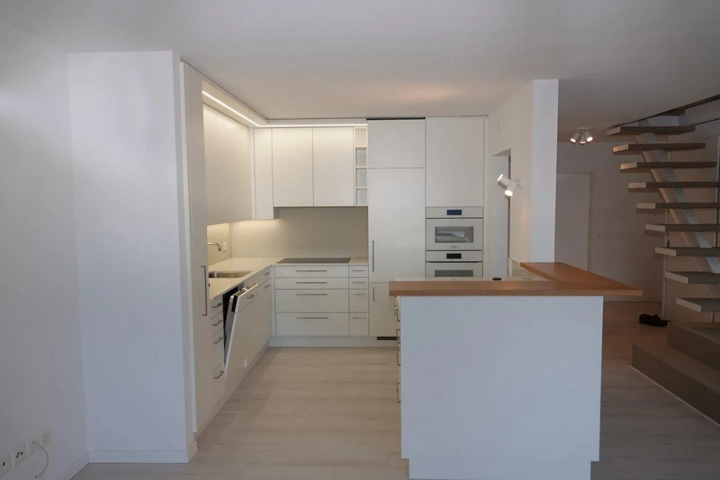 Grande, tranquilla e centralmente situata maisonette attico - Foto 5 di 18