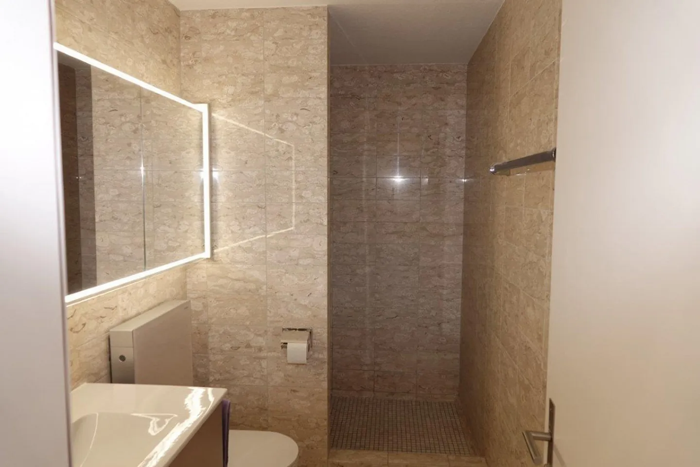 Grande, tranquilla e centralmente situata maisonette attico - Foto 9 di 18