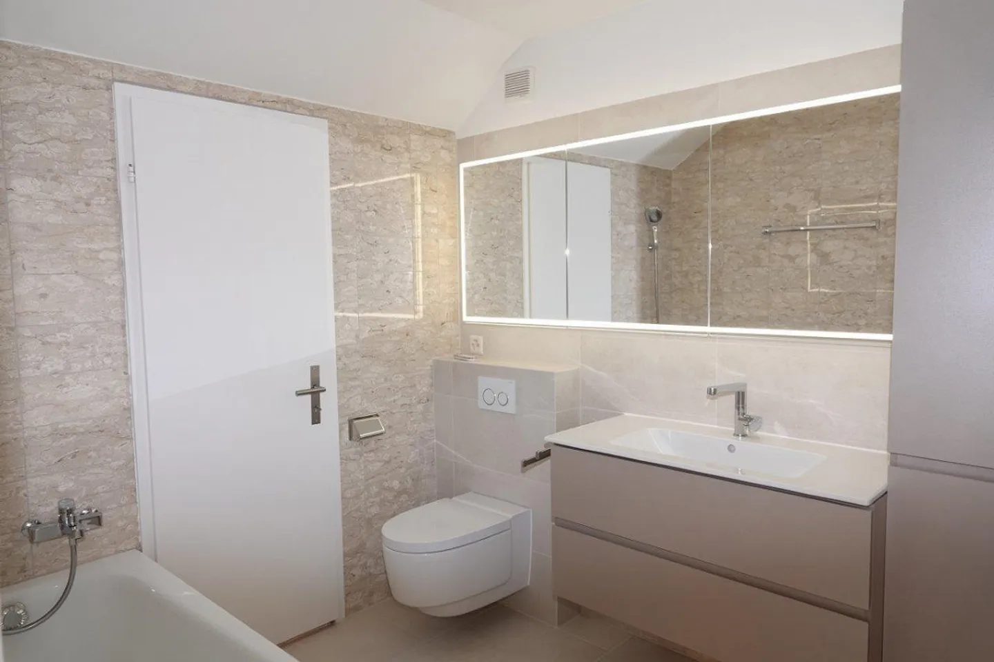 Grande, tranquilla e centralmente situata maisonette attico - Foto 12 di 18