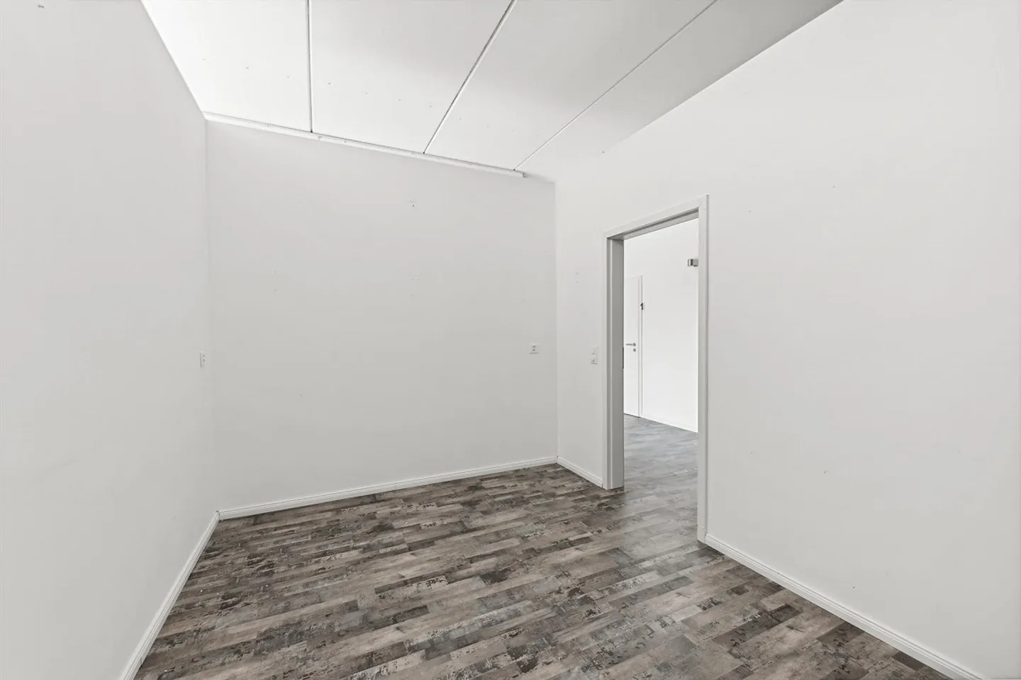 Espace commercial aménagé / Bureau disponible immédiatement - Photo 6 sur 13