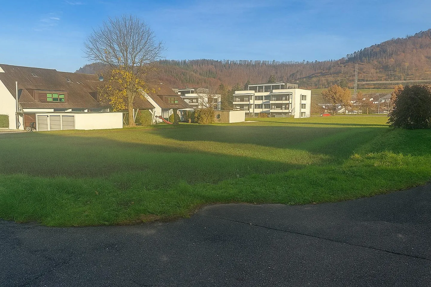 Terrain à bâtir avec potentiel - Photo 2 sur 3