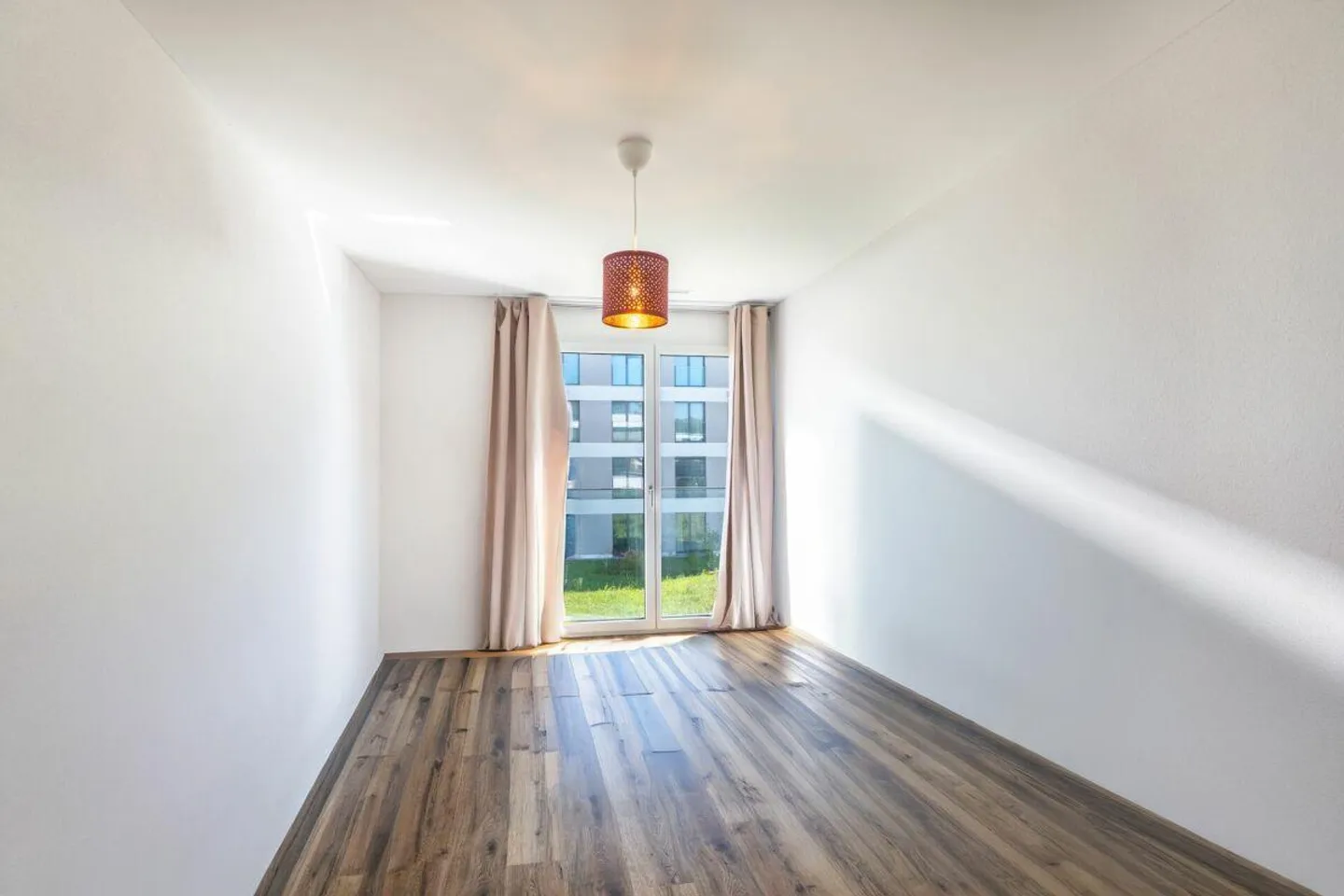 Appartamento esclusivo di 4,5 locali con loggia in una comunità fiscalmente attraente - Foto 5 di 15