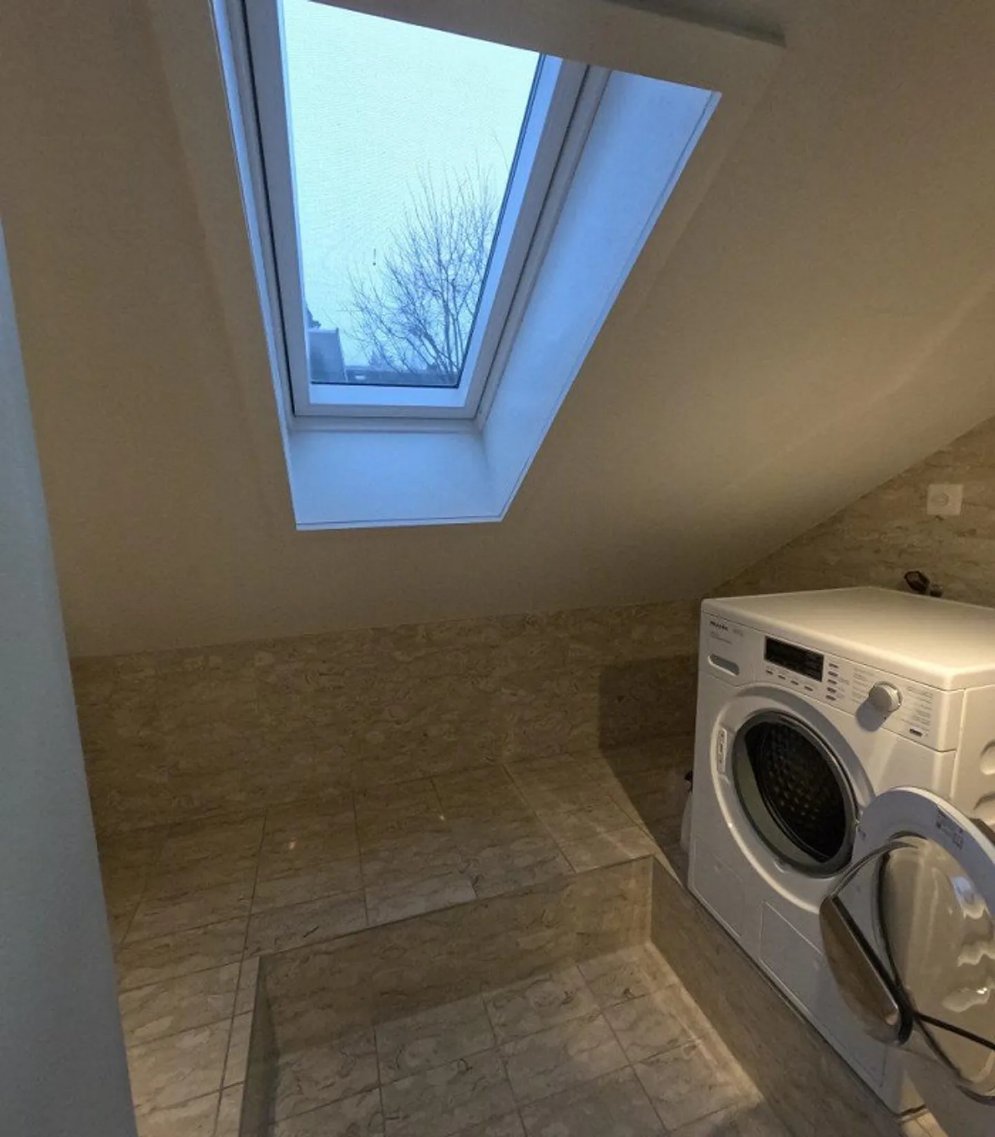 Grande, tranquilla e centralmente situata maisonette attico - Foto 13 di 18