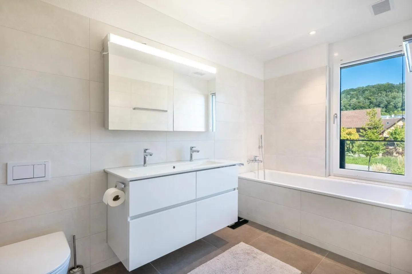Appartamento esclusivo di 4,5 locali con loggia in una comunità fiscalmente attraente - Foto 8 di 15